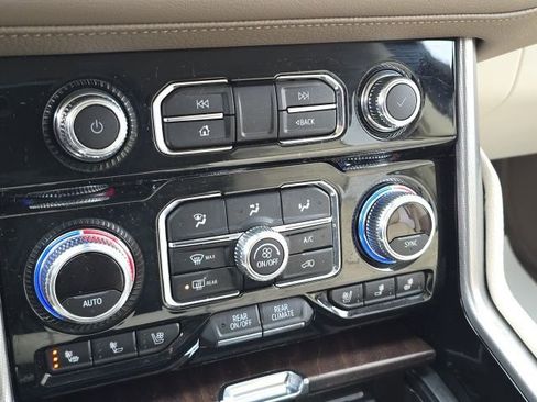 Used 2024 GMC Yukon XL Denali image 18