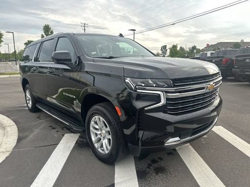 Used 2024 Chevrolet Suburban LT AWD/4WD image 7