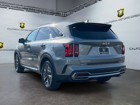Used 2023 Kia Sorento EX w/ Panoramic Sunroof Package image 3