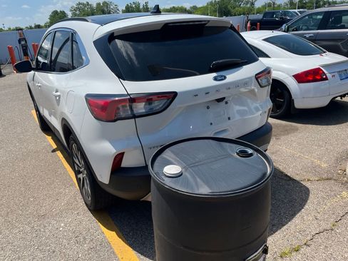 Used 2020 Ford Escape Titanium AWD/4WD image 12