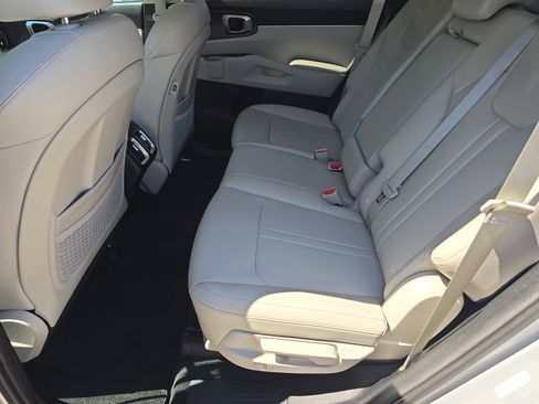 Certified 2022 Kia Sorento S FWD image 16