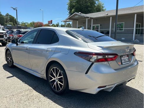 Used 2021 Toyota Camry SE w/ Convenience Package FWD image 5