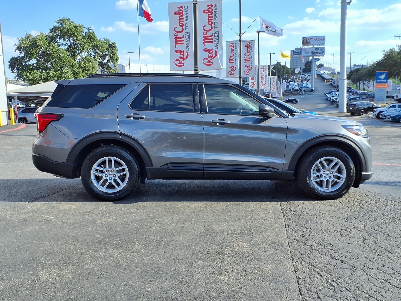 Certified 2026 Ford Explorer Active w/ Active Comfort Package RWD image 5