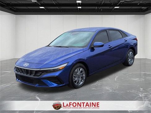 Used 2024 Hyundai Elantra SEL image 1