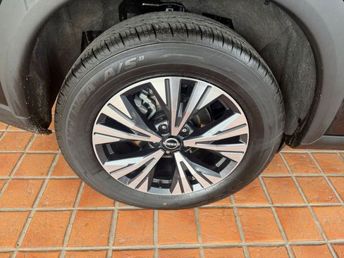 Used 2023 Nissan Rogue SV image 31