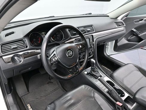 Used 2018 Volkswagen Passat 2.0T SE image 16