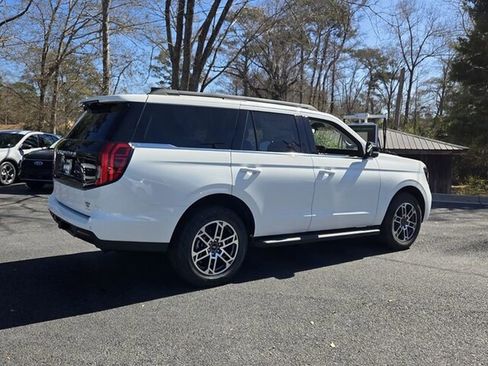 New 2026 Ford Expedition Active image 17