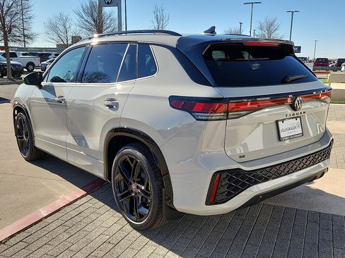 New 2026 Volkswagen Tiguan SE R-Line image 4