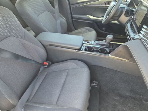 Used 2025 Toyota Camry LE image 10