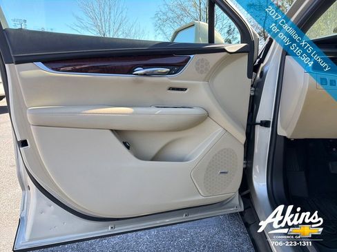 Used 2017 Cadillac XT5 Luxury w/ Driver Awareness Package image 16