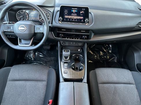 Used 2025 Nissan Rogue SV image 14