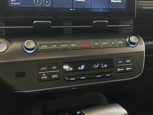 Used 2025 Hyundai Kona SEL AWD/4WD image 17