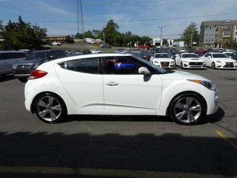 Used 2016 Hyundai Veloster w/ Option Group 03 FWD image 6