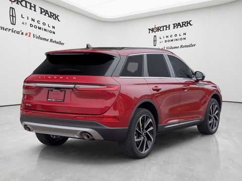 New 2026 Lincoln Corsair Reserve FWD image 3