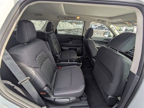 Used 2024 Nissan Pathfinder SV w/ SV Premium Package image 35