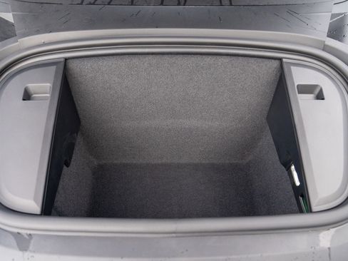 Certified 2025 Porsche Taycan AWD/4WD image 27