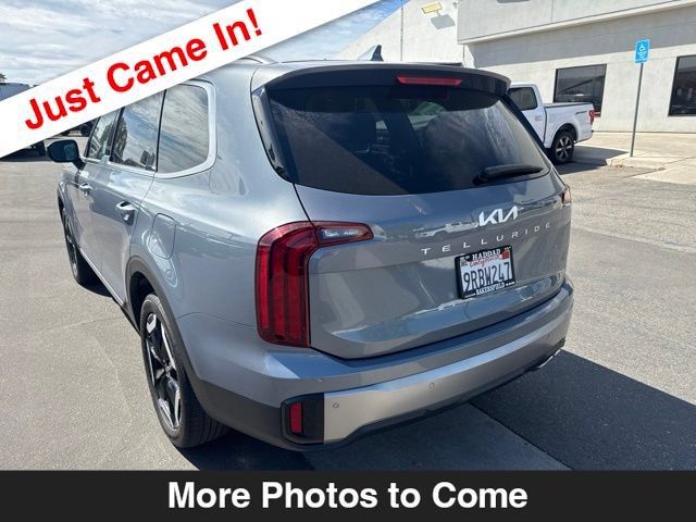 Used 2024 Kia Telluride S w/ S Sunroof Package FWD image 3