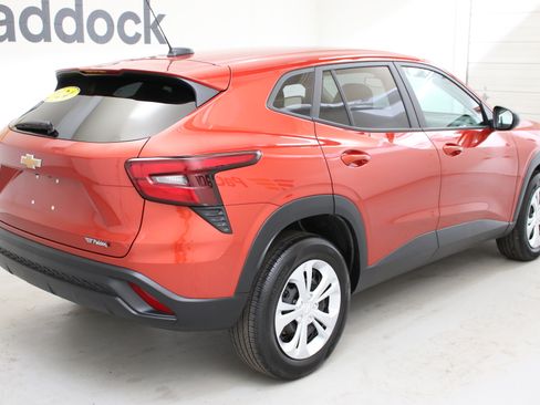 Used 2024 Chevrolet Trax LS FWD image 8