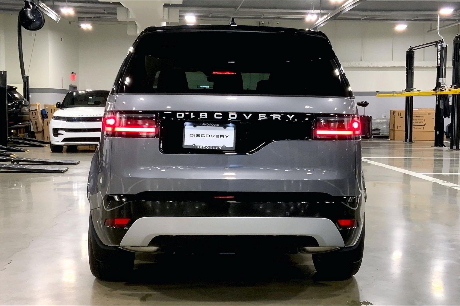 New 2026 Land Rover Discovery Limited Edition AWD/4WD image 4