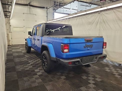 Used 2022 Jeep Gladiator Sport AWD/4WD image 2