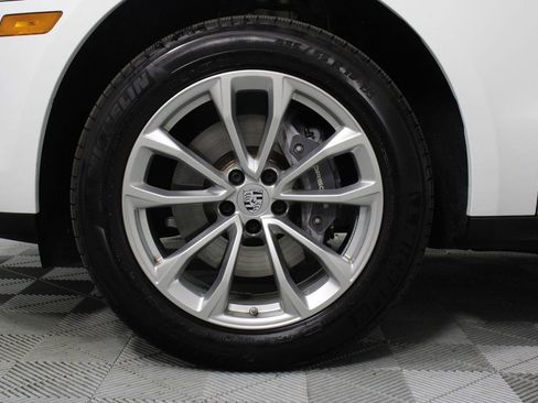 Certified 2026 Porsche Macan image 30