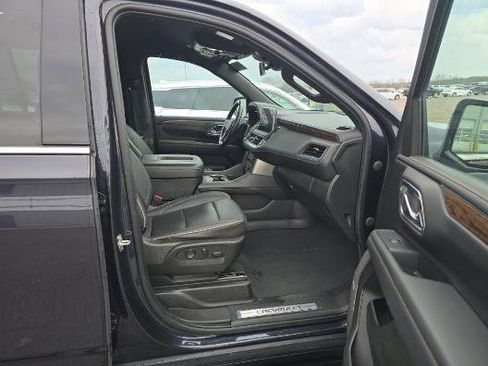 Used 2023 Chevrolet Suburban Premier image 5