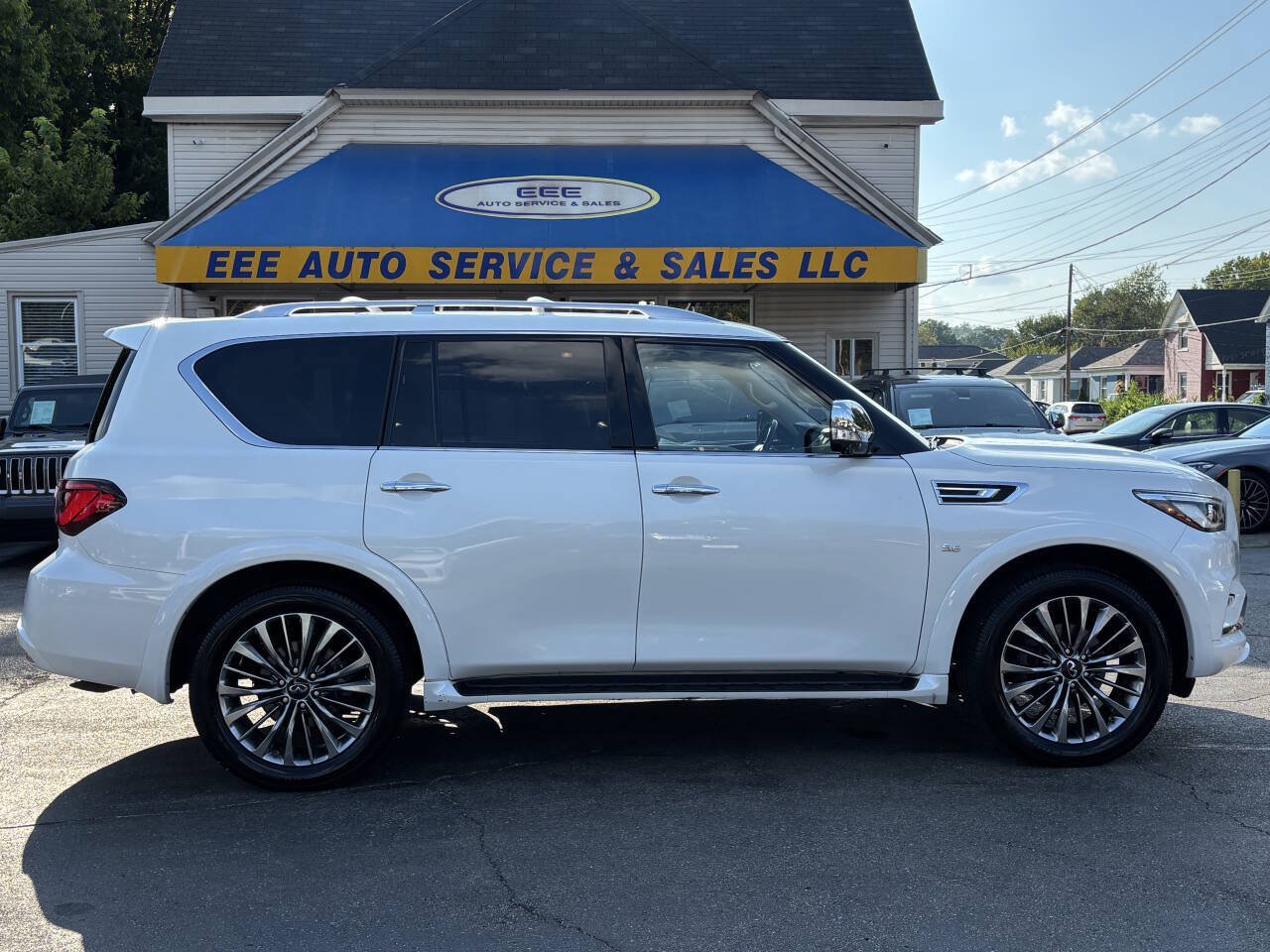 Used 2019 INFINITI QX80 Luxe w/ 22" Wheel Package AWD/4WD image 1