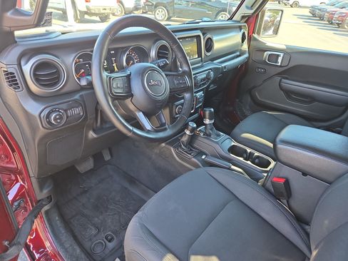 Certified 2022 Jeep Gladiator Sport AWD/4WD image 15