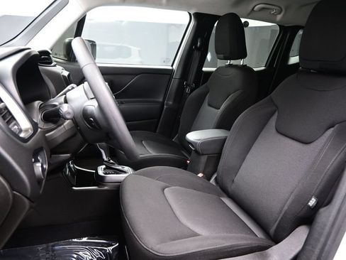 Used 2023 Jeep Renegade Latitude AWD/4WD image 9