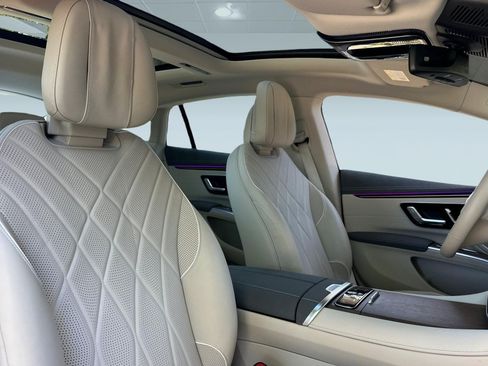 Used 2022 Mercedes-Benz EQS 580 4MATIC Sedan image 35