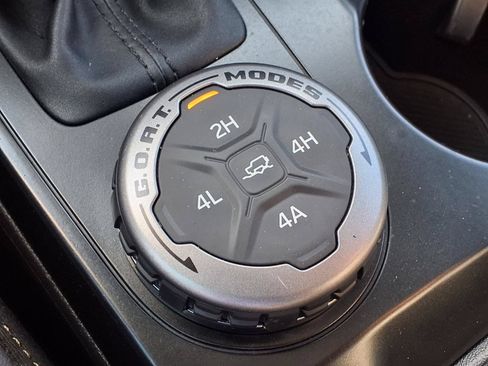 Used 2025 Ford Bronco Badlands AWD/4WD image 16