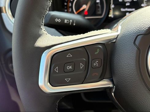 New 2025 Jeep Wrangler Unlimited Sahara AWD/4WD image 9