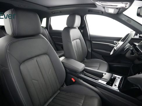 Used 2022 Audi e-tron Premium Plus image 23