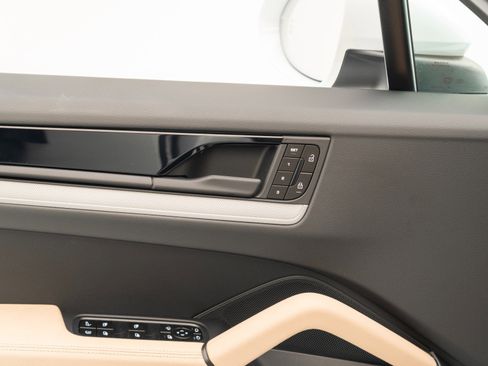 New 2026 Porsche Cayenne S image 23