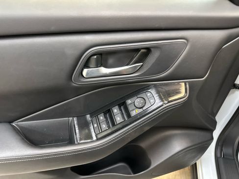 Certified 2024 Nissan Rogue SV image 25