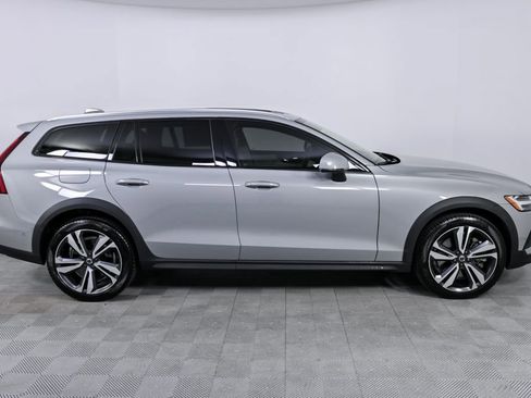 Certified 2025 Volvo V60 B5 Cross Country Plus image 28