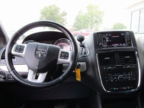 Used 2017 Dodge Grand Caravan GT image 5