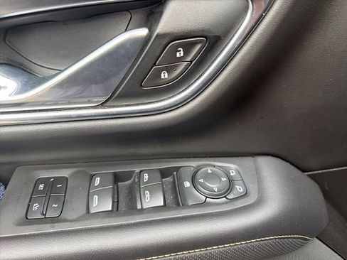 Used 2021 GMC Yukon SLT image 9