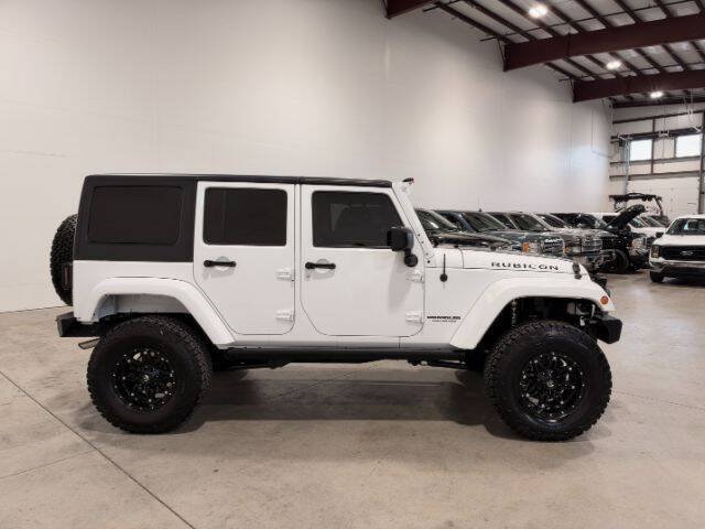 Used 2015 Jeep Wrangler Unlimited Rubicon w/ Connectivity Group AWD/4WD image 5