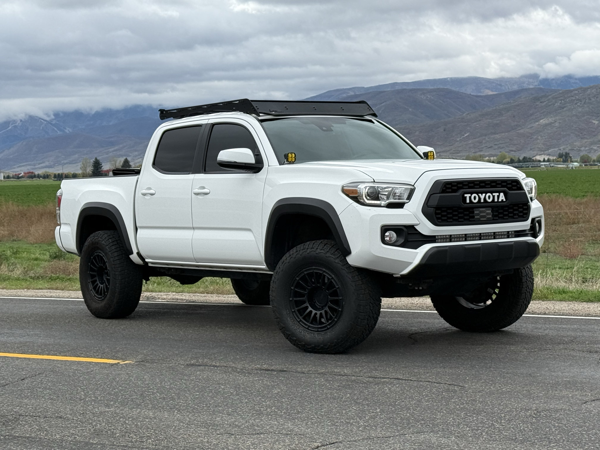 Used 2021 Toyota Tacoma TRD Off-Road w/ Technology Package AWD/4WD image 1