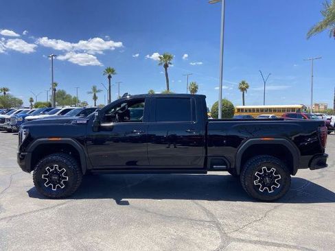 Used 2025 GMC Sierra 2500 AT4 w/ Technology Package AWD/4WD image 4