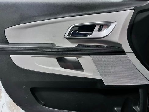 Used 2017 Chevrolet Equinox LT w/ Convenience Package image 16