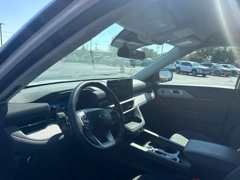 Used 2025 Ford Explorer Active AWD/4WD image 11