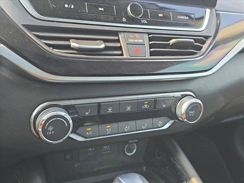 Used 2024 Nissan Altima 2.5 SR w/ SR Premium Package FWD image 11