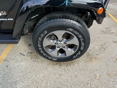 Used 2017 Jeep Wrangler Sahara w/ Connectivity Group image 37