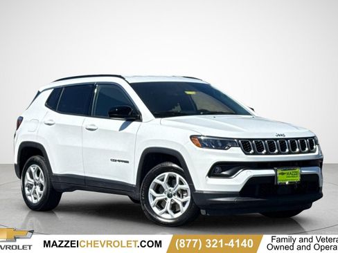 Used 2025 Jeep Compass Latitude AWD/4WD image 1