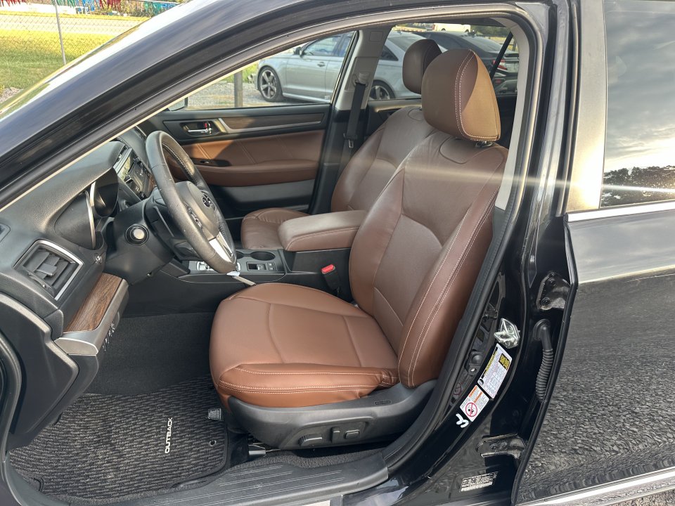 Used 2017 Subaru Outback 3.6R Touring AWD/4WD image 16