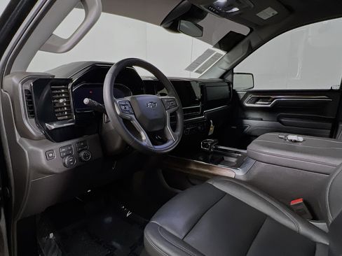 Used 2025 Chevrolet Silverado 1500 LT Trail Boss w/ Convenience Package II image 29