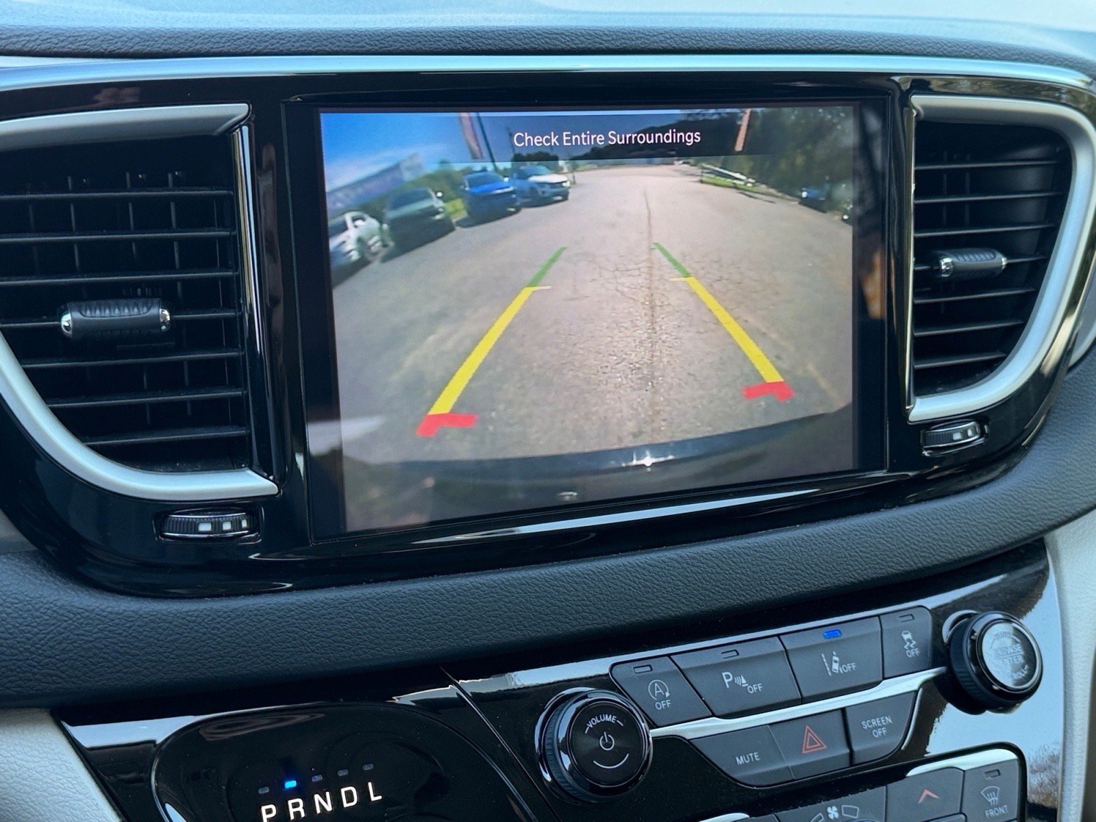 Used 2024 Chrysler Pacifica Touring-L FWD image 28