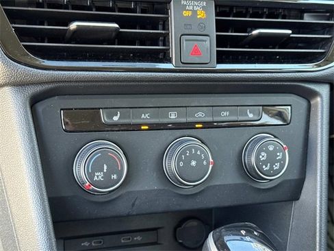 Used 2022 Volkswagen Taos SE image 14